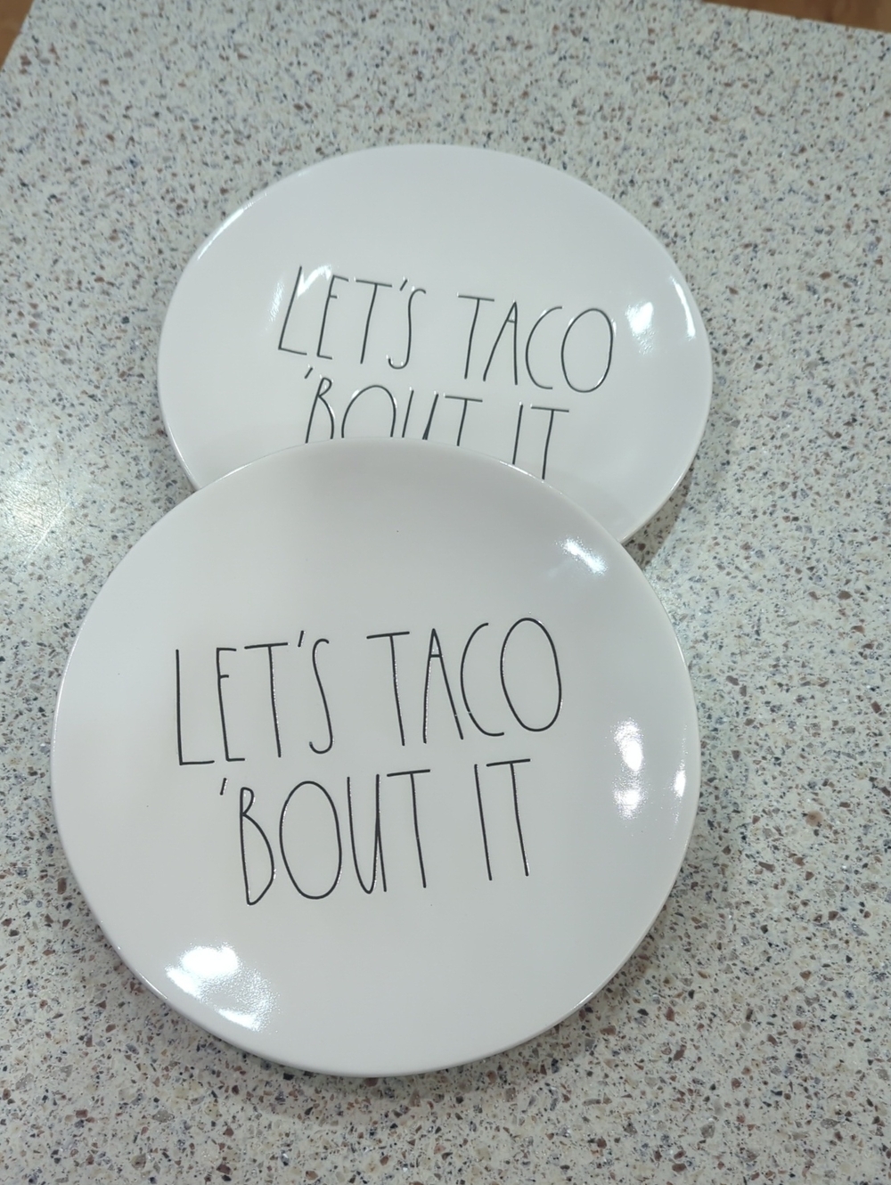 Rae Dunn LET’S TACO ‘BOUT IT plate Set